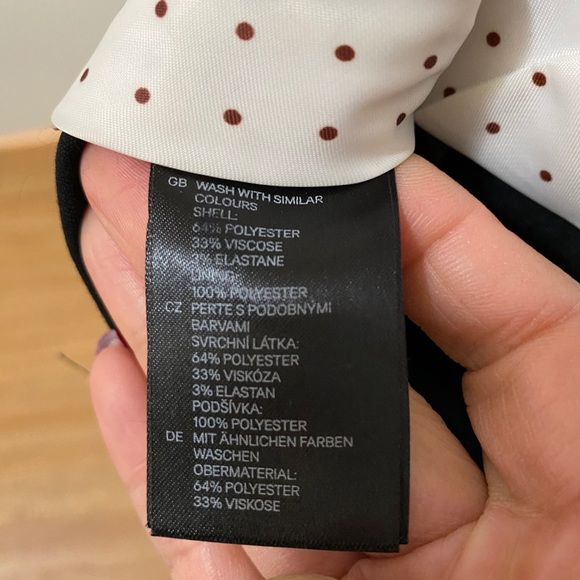 H&M skirt Black size 6 side pockets. - Picture 3 of 5